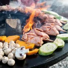 Pyszne przepiórki, dynia, cukinia i pieczarki czekają na grilla. Idealne menu na letnie wieczory.