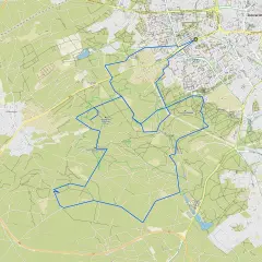 Mapa turystyczna z zaznaczoną trasą rowerową wokół Zielonej Góry. Szlak prowadzi przez tereny leśne i pagórkowate, mijając wzgórza takie jak Góra Wilkanowska.