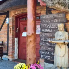 Skansen chleba Ustronie Morskie: cennik dań w chlebie, kiełbasa, pierogi i inne przysmaki.