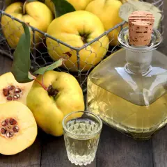 Dlaczego nalewka z pigwy ciemnieje i jak temu zapobiec?
