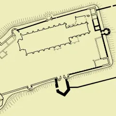 Plan zamku Frombork z widocznymi murami obronnymi, dziedzińcami i budynkami.