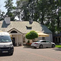 Bobrza dworek: Historia, usługi i wyjątkowe wydarzenia w pięknym otoczeniu