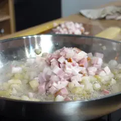 Jak zrobić smalec z boczkiem wędzonym - prosty przepis na smalec