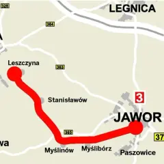 Mapa z zaznaczonym szlakiem wygasłych wulkanów, łączącym Leszczynę z Jaworem, przebiegającym przez Stanisławów. Widać też drogi i miejscowości: Złotoryja, Legnica, Świerzawa.