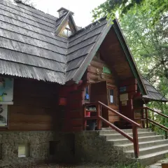 Bacówka PTTK w Bartnem - idealne miejsce na górski wypoczynek