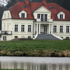 Dworek Sikorskiego w Chobielinie - historia, architektura i zwiedzanie