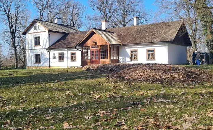 Dworek Marii Konopnickiej - historia, muzeum i aktualne wydarzenia