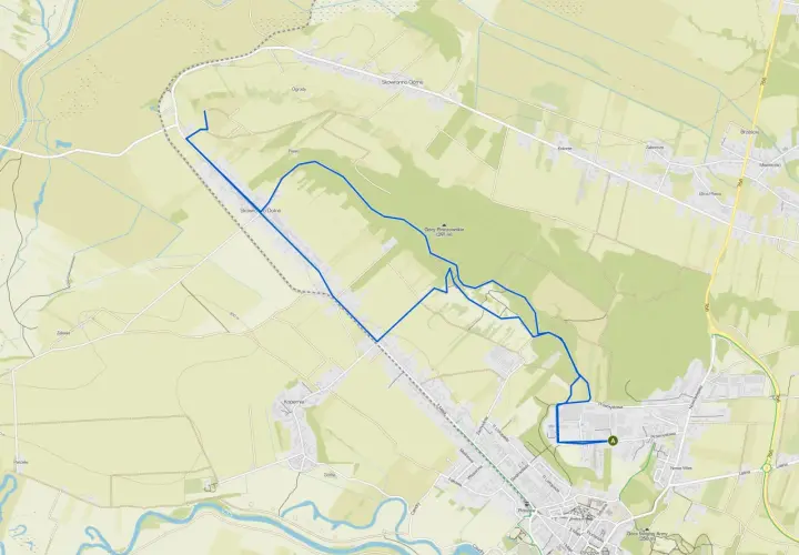 Mapa turystyczna z zaznaczonymi szlakami pieszymi w Górach Świętokrzyskich. Trasa prowadzi przez malownicze tereny, w tym okolice Góry Pińczowskiej.