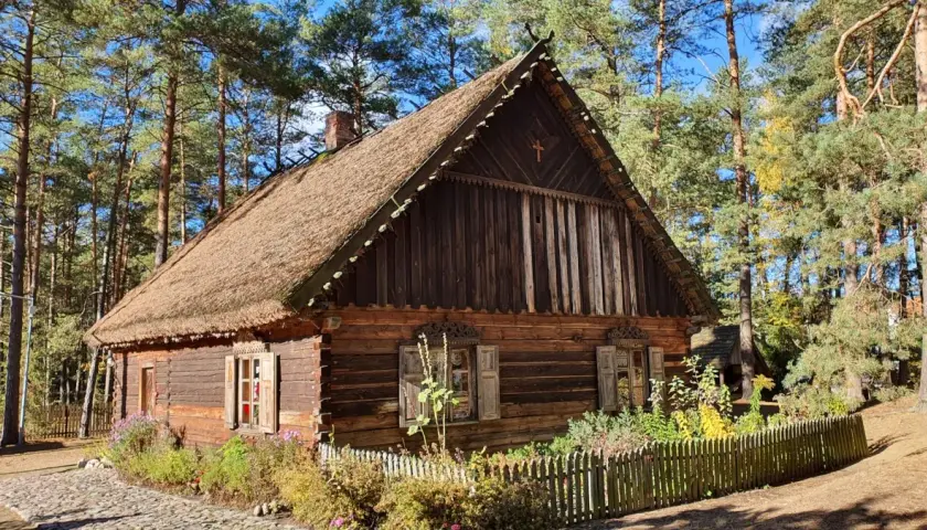 Skansen Kurpiowski w Kadzidle – odkryj fascynującą kulturę Kurpiów