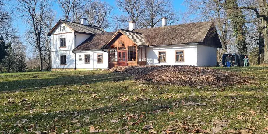 Dworek Marii Konopnickiej - historia, muzeum i aktualne wydarzenia