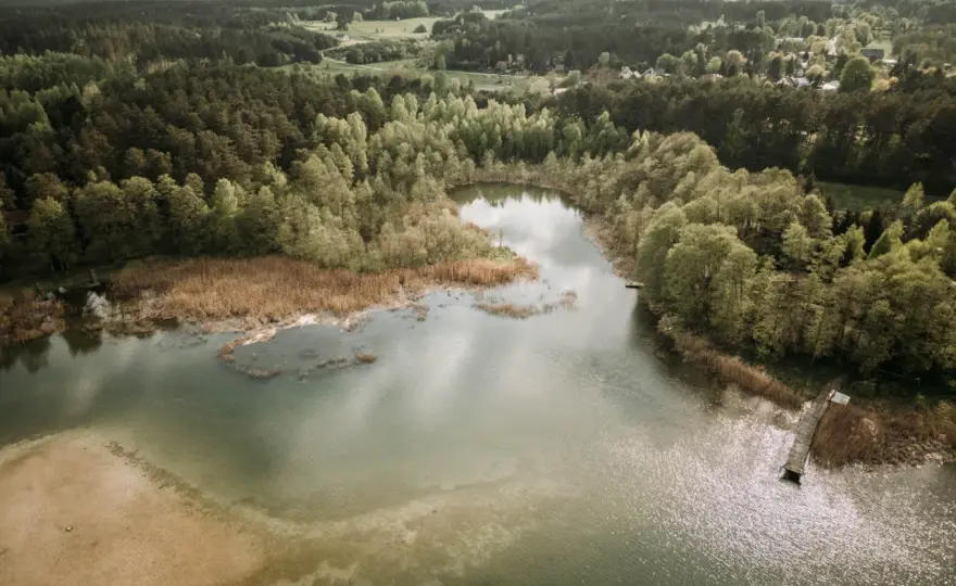 Jezioro Świętajno - Mazury bez hałasu. Odkryj ciszę i trasy
