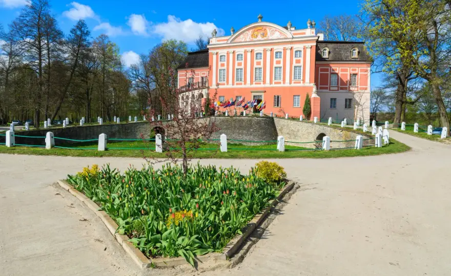 Kurozwęki - Pałac, safari, labirynty. Kompletny przewodnik