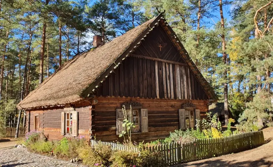 Skansen Kurpiowski w Kadzidle – odkryj fascynującą kulturę Kurpiów