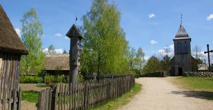 Skansen Wdzydze: Odkryj fascynującą historię i tradycje Kaszubów