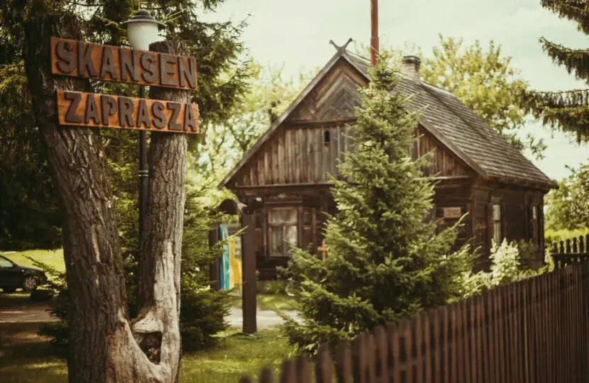 Skansen w Nowogrodzie – odkryj fascynującą historię i kulturę Kurpiowską