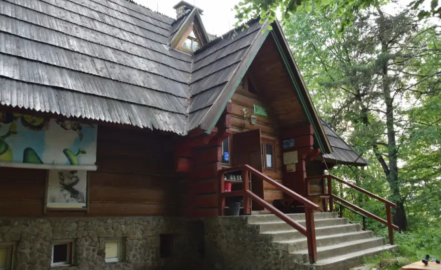 Bacówka PTTK w Bartnem - idealne miejsce na górski wypoczynek