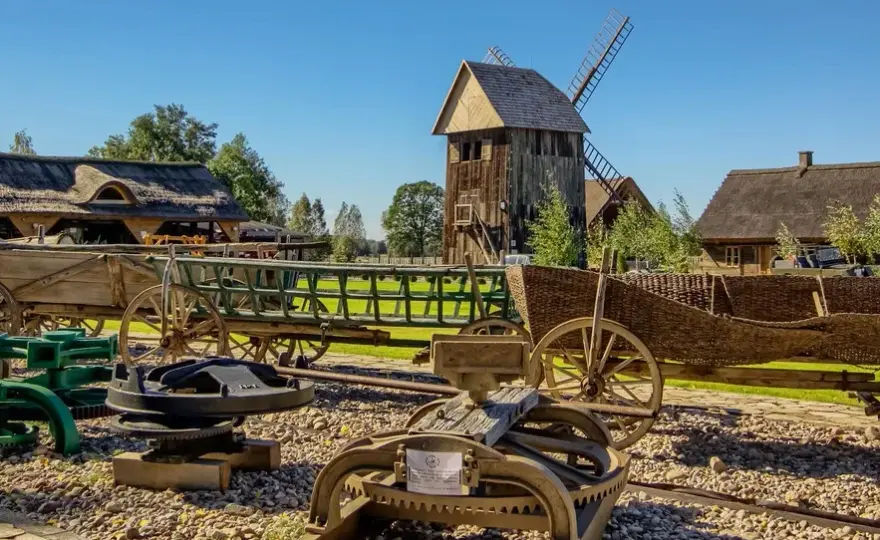 Niezapomniane atrakcje w Skansen Bicz – co warto zobaczyć?