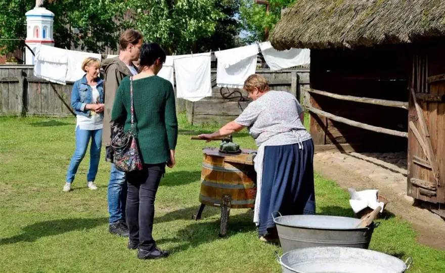 Żywy skansen: Odkryj fascynujący świat tradycyjnej kultury ludowej