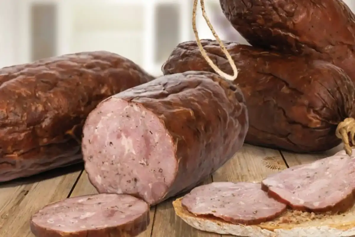 Kiełbasa żywiecka w bacówce - jak wybrać najlepszą?
