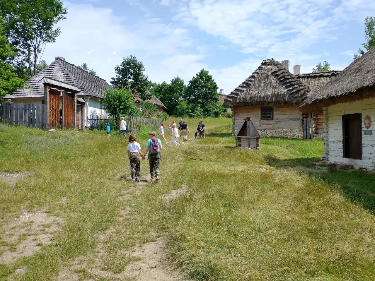 Zdjęcie Skansen Chęciny: Odkryj bogactwo kultury Kielecczyzny i jej historię